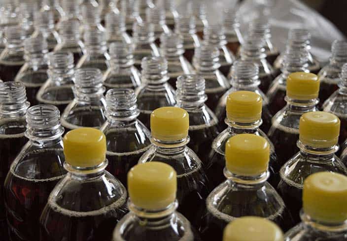 Flaschen in der Getränke- und Lebensmittelproduktion